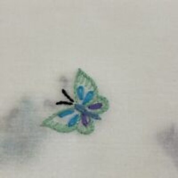 82 X 49 White Embroidered Tablecloth Hummingbirds Butterflies Flowers Purple - Picture 10 of 11